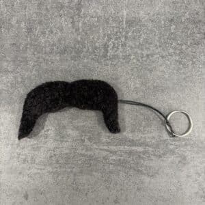Bigote grande negro