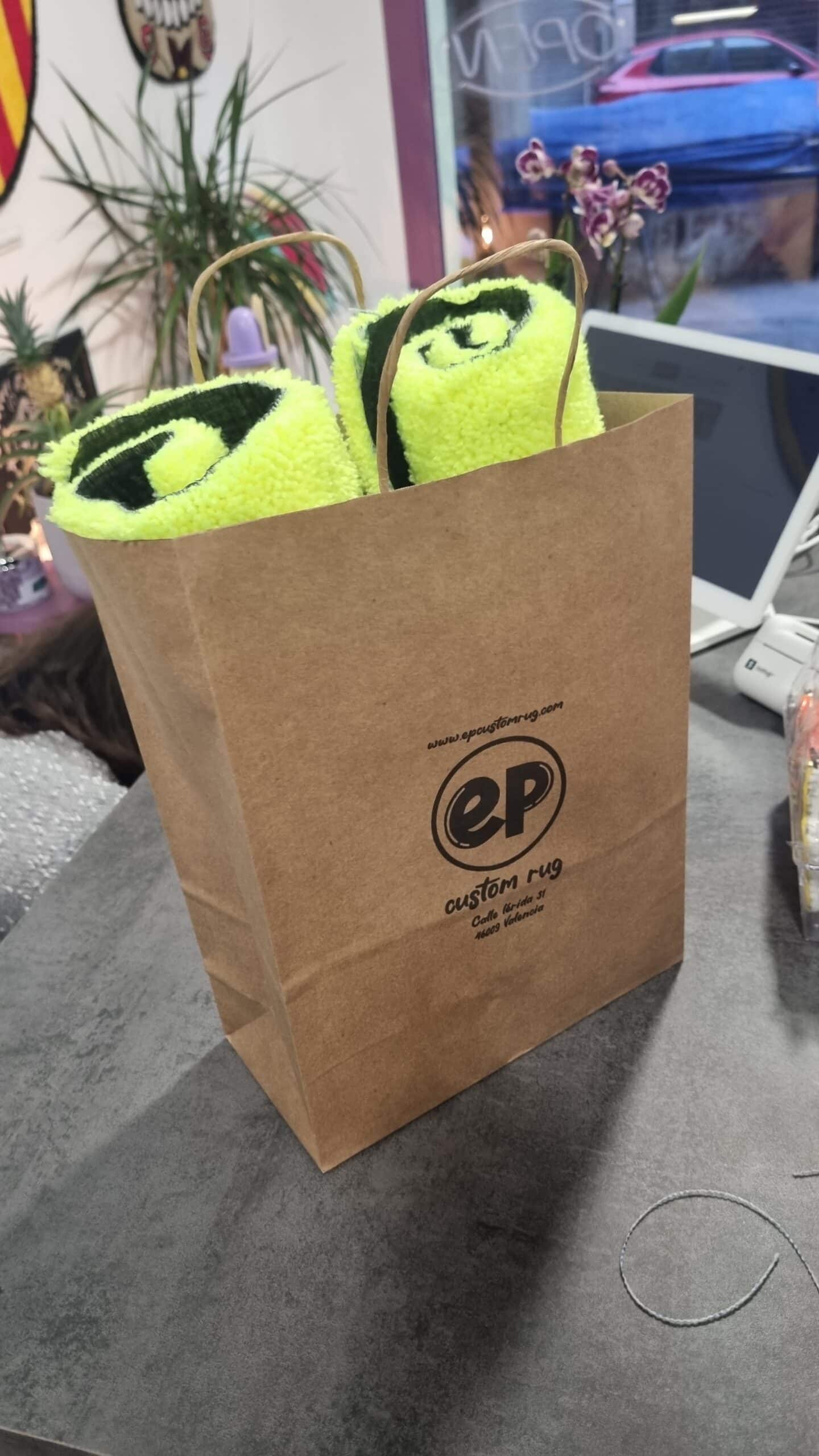 Bolsa de papel EP Custom Rug con alfombras neón dentro