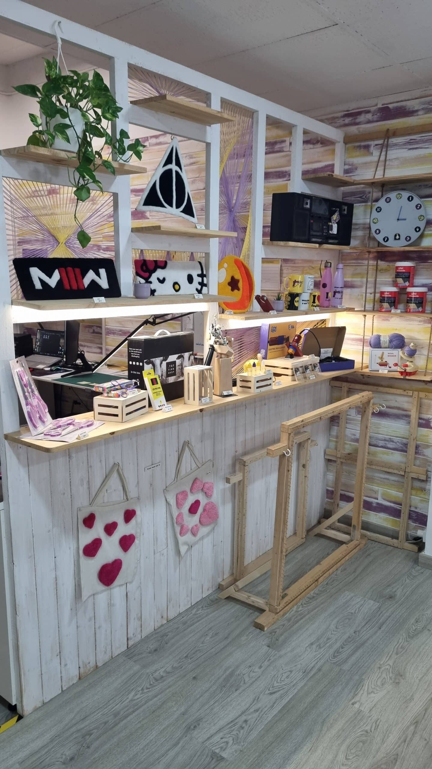 Espacio de venta de material completo de tufting