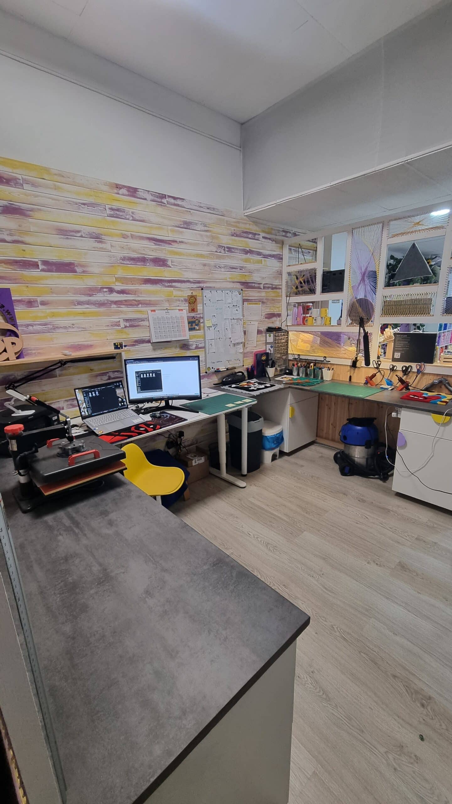 Vista de la oficina y la tecnica para los acabados